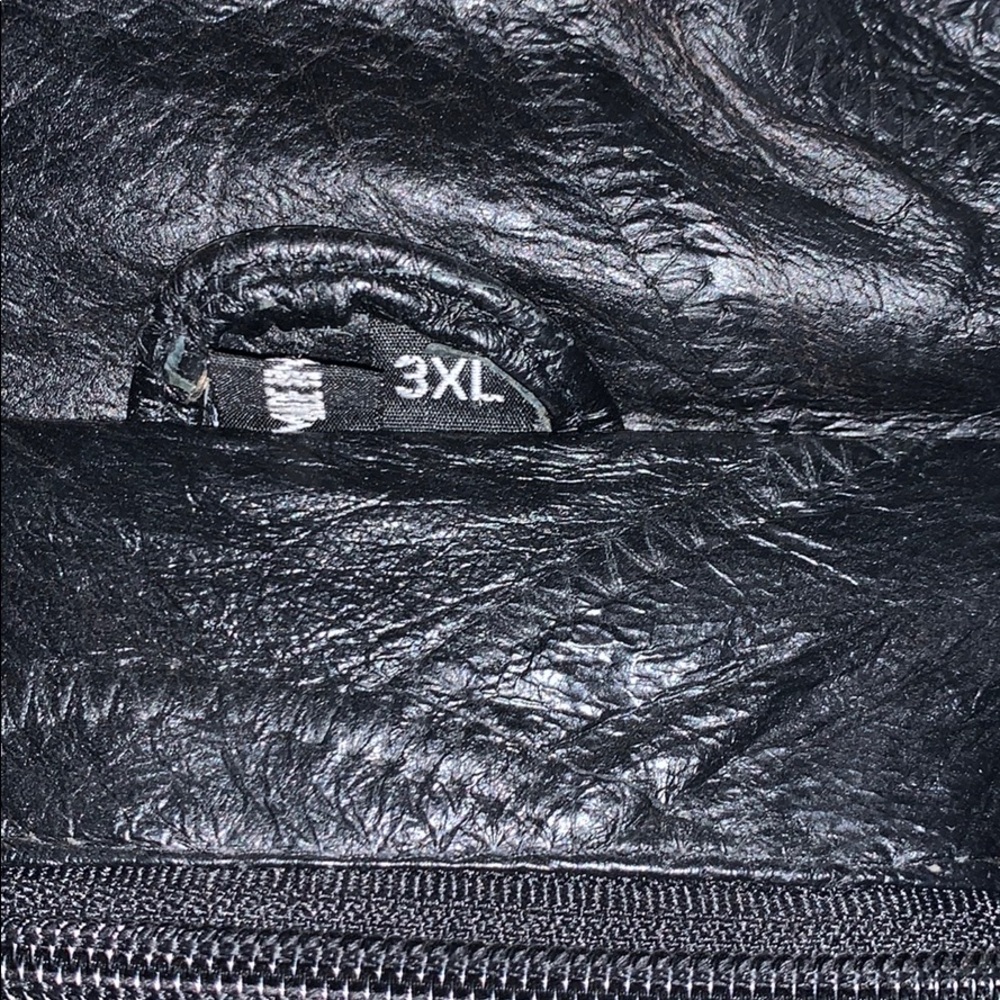 Leather jacket - Picture 3 of 3